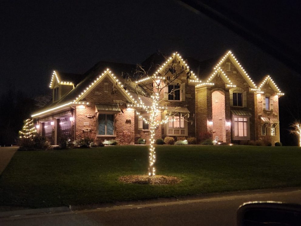 outdoor Christmas lighting installation in Kenosha, Christmas light installation services in Kenosha, Christmas light takedown service in Kenosha