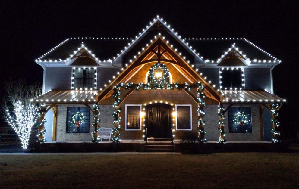 outdoor Christmas lighting installation in Kenosha, Christmas light installation services in Kenosha, Christmas light takedown service in Kenosha