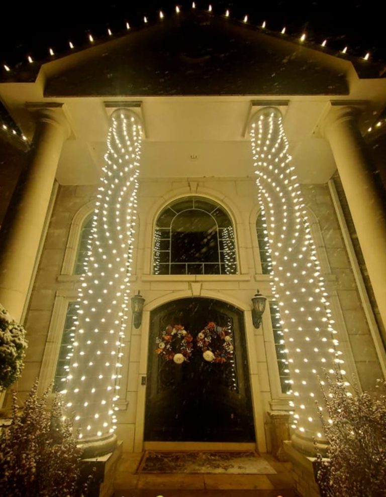 outdoor Christmas lighting installation in Kenosha, Christmas light installation services in Kenosha, Christmas light takedown service in Kenosha