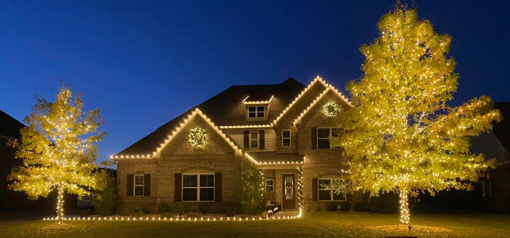 outdoor Christmas lighting installation in Kenosha, Christmas light installation services in Kenosha, Christmas light takedown service in Kenosha