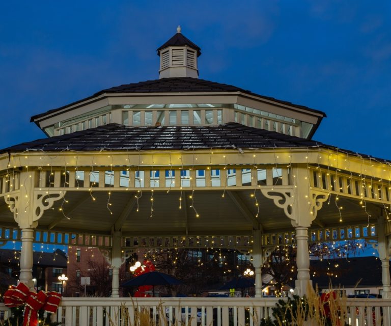 Commercial Holiday Lighting in Libertyville, professional commercial holiday lighting in Libertyville, best libertyville commercial holiday lighting