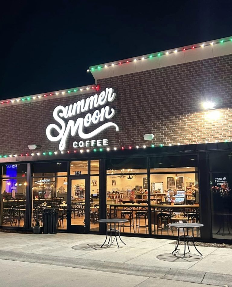 Commercial Holiday Lighting in Libertyville, Libertyville commercial holiday lighting, holiday lighting for business in Libertyville