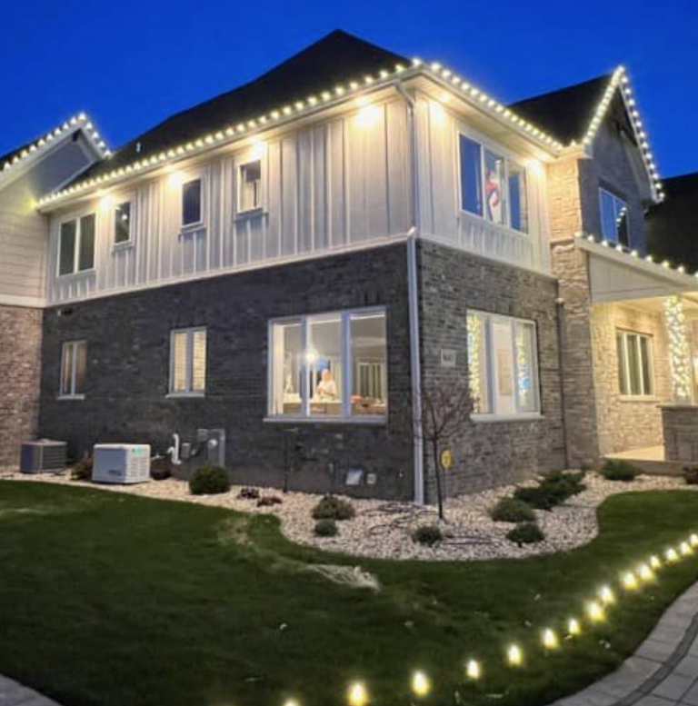 Christmas lighting company in Libertyville, holiday light installation Libertyville, professional Christmas lights Libertyville