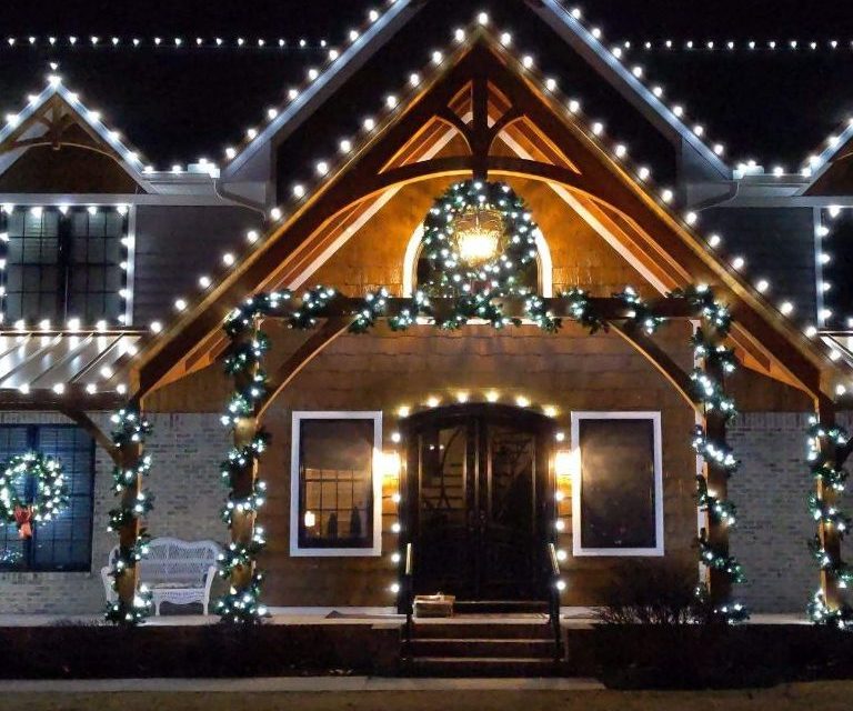 Best Christmas lighting installation in Libertyville Christmas lighting installation in Libertyville, holiday lighting installation Libertyville IL, commercial Christmas lights Libertyville
