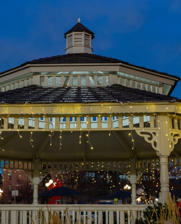 Christmas Lighting Installation in Libertyville Christmas lighting installation in Libertyville, holiday lighting installation Libertyville IL, commercial Christmas lights Libertyville